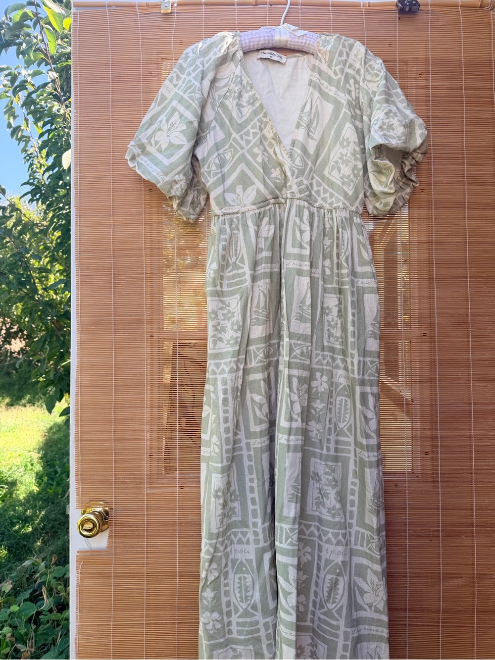The Lullaby Club Sage and Cream Printed Maxi Dress